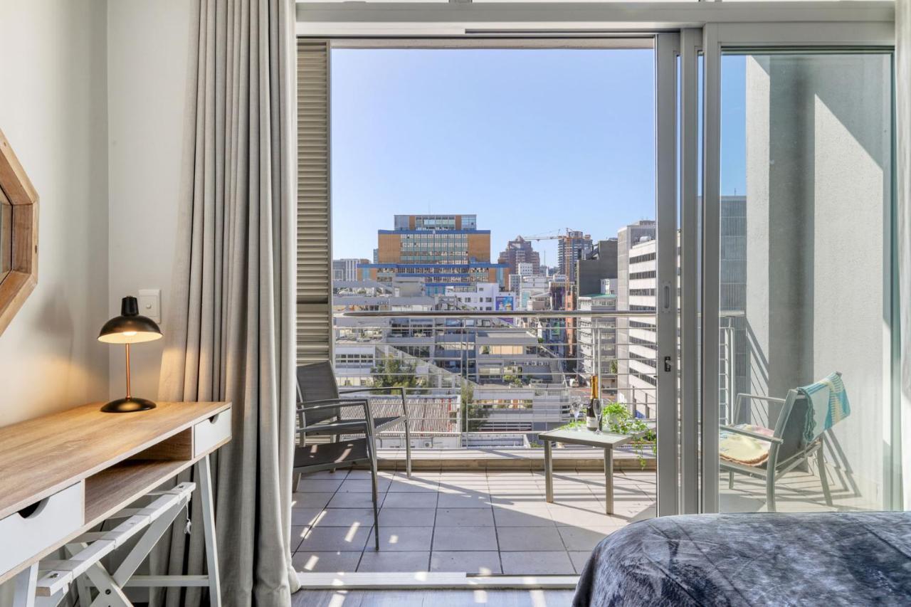 Backup-Powered Colourfull City Balcony Apartment كيب تاون المظهر الخارجي الصورة