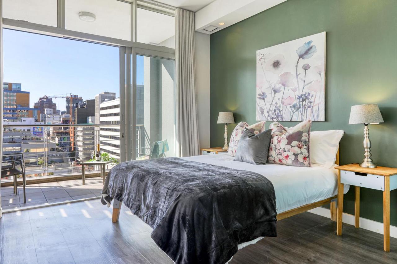 Backup-Powered Colourfull City Balcony Apartment كيب تاون المظهر الخارجي الصورة