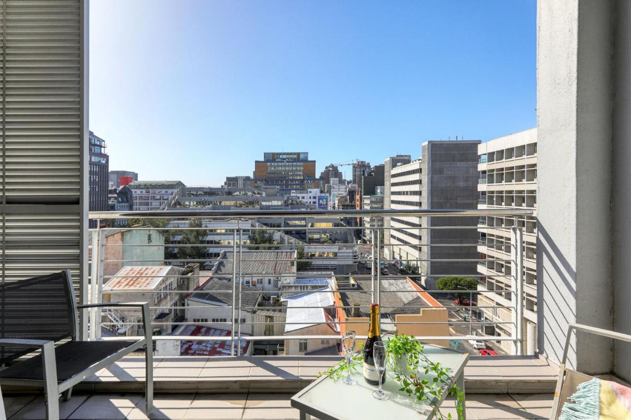 Backup-Powered Colourfull City Balcony Apartment كيب تاون المظهر الخارجي الصورة