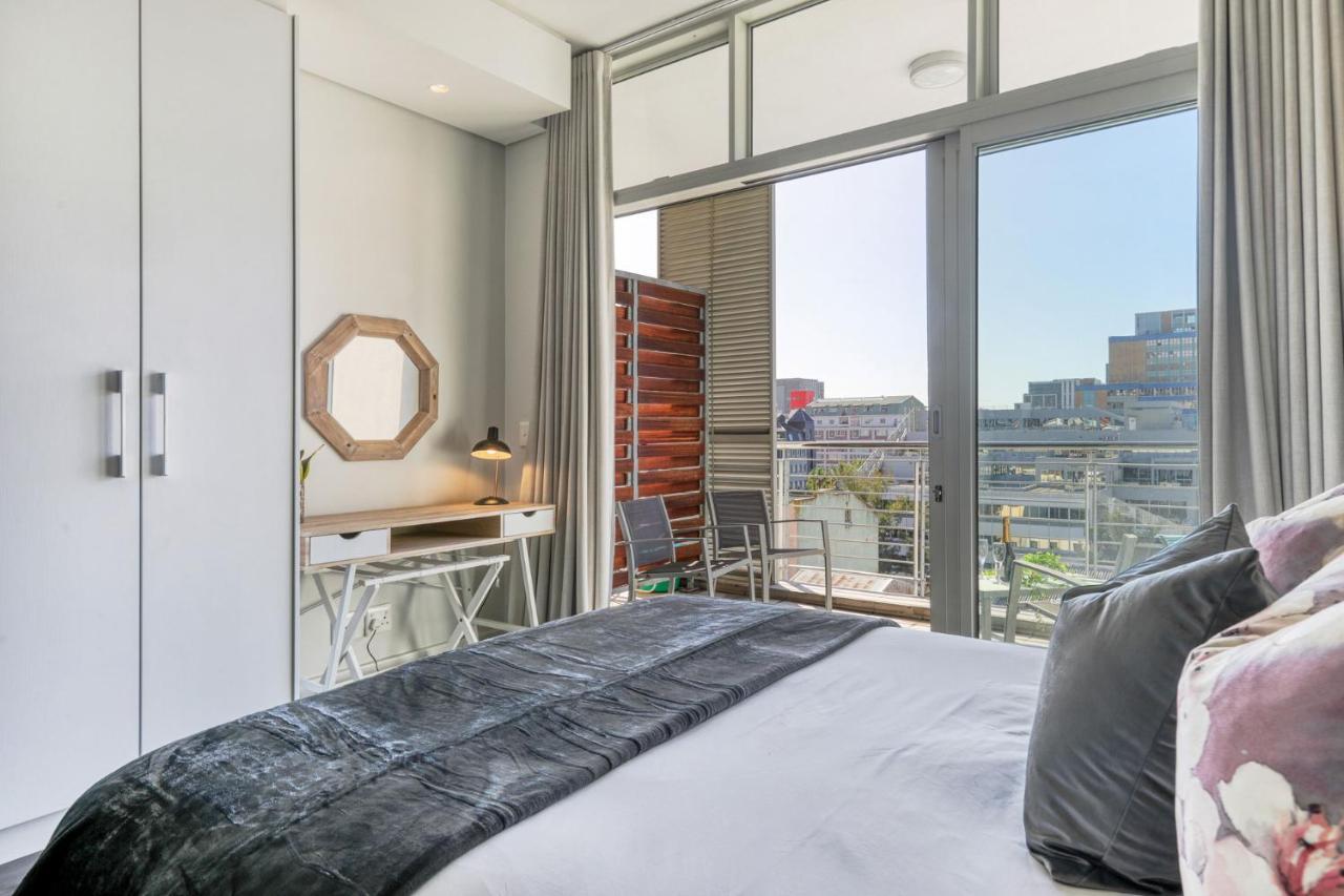 Backup-Powered Colourfull City Balcony Apartment كيب تاون المظهر الخارجي الصورة