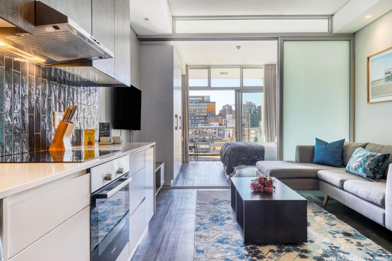 Backup-Powered Colourfull City Balcony Apartment كيب تاون المظهر الخارجي الصورة
