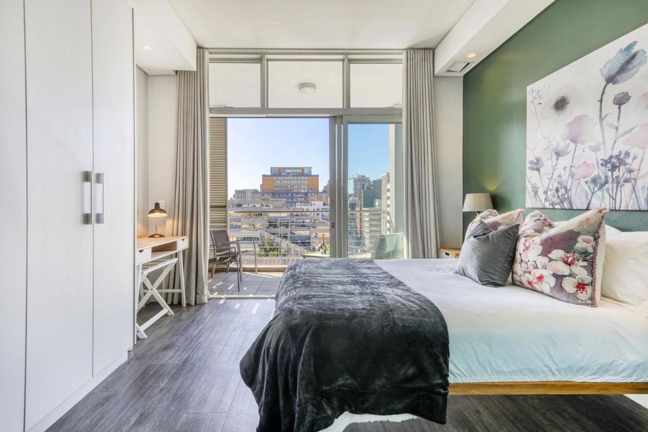 Backup-Powered Colourfull City Balcony Apartment كيب تاون المظهر الخارجي الصورة